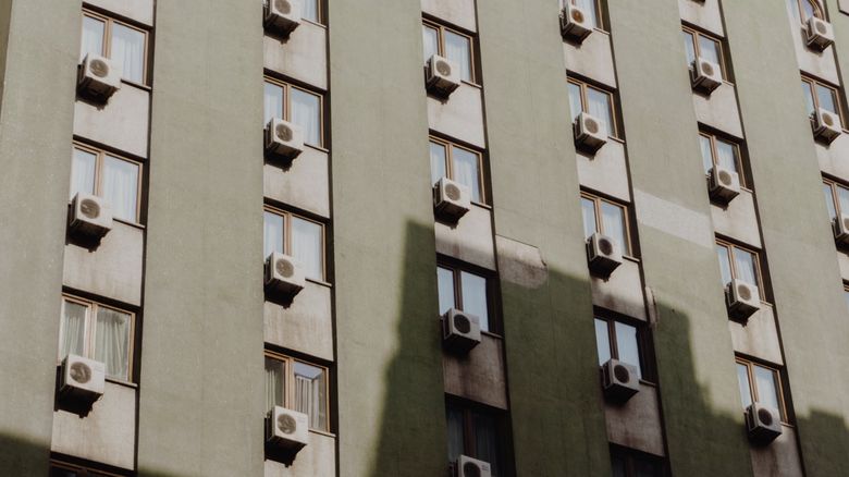 Нужно ли разрешение на установку внешнего блока кондиционера в ЖК «Бадаевский»?